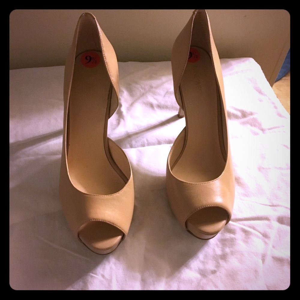 Ninewest Nude Peep Toes - size 9.5
